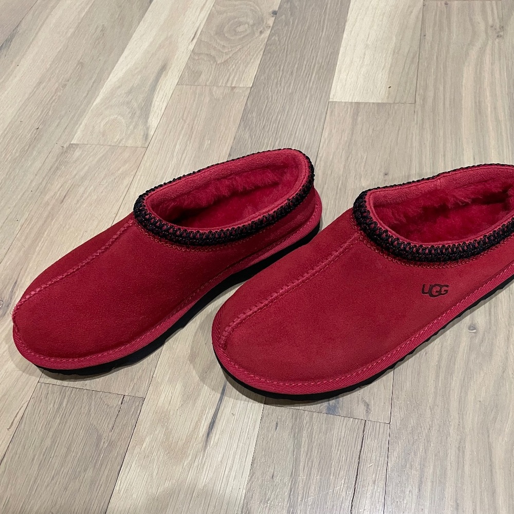 Red Ugg Tasman big kid size 3 NWOT shoes
